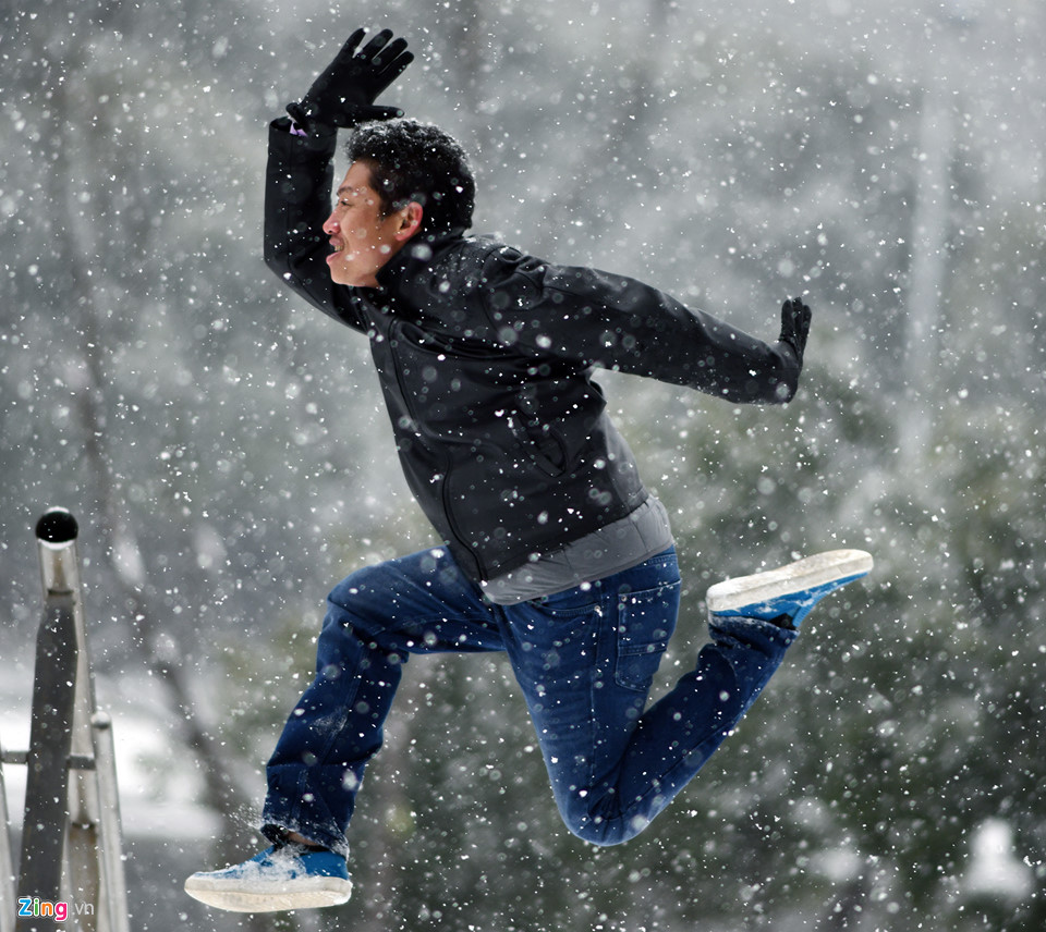 Hàng nghìn ôtô ở Thường Châu bị tuyết phủ nhiều ngày